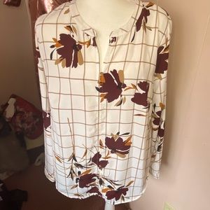 Great for Fall! Long sleeve dress blouse.